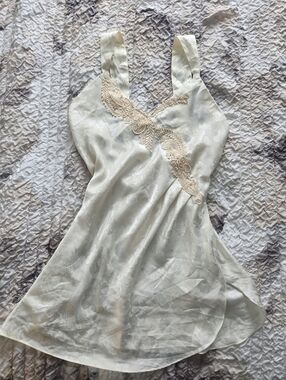 🪽 Vintage Gold Label Victoria’s Secret slip dress embroidered and beaded